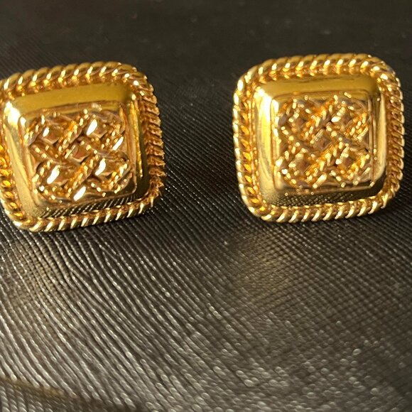 Vintage Monet Square Golden Tone Clip On Earrings - Picture 2 of 9